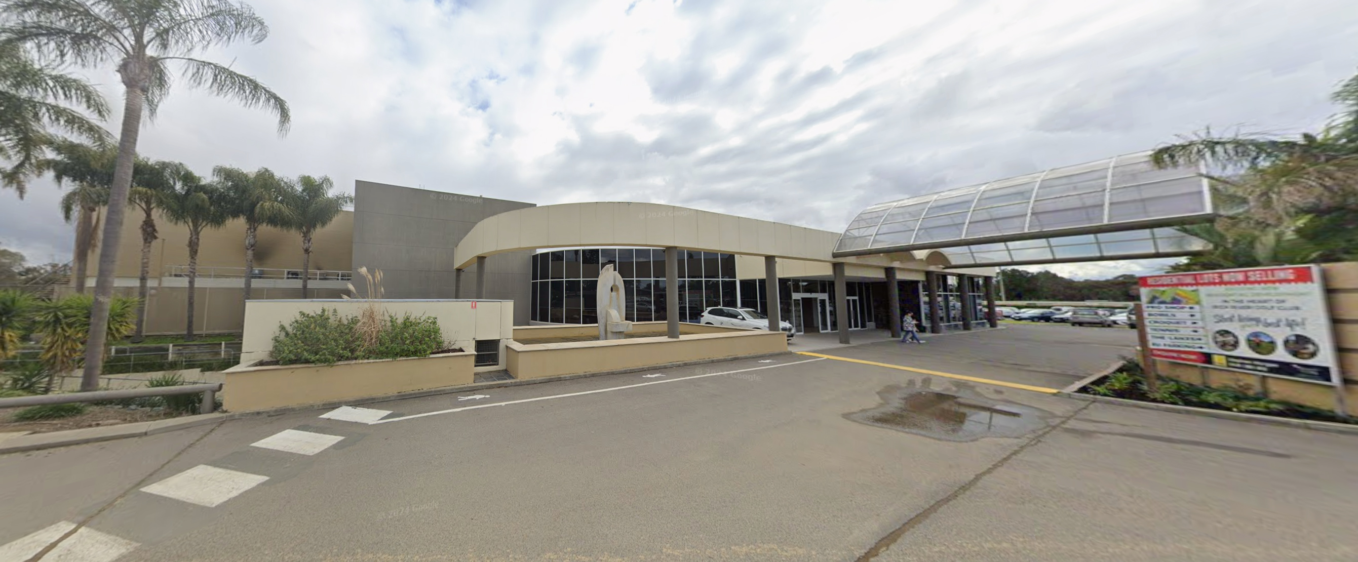 Rich River Golf Club entrance and carpark 2